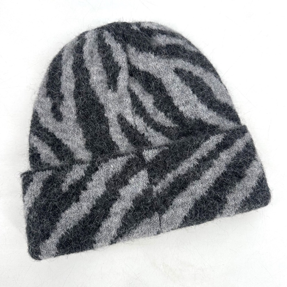 ZARA Women Zebra Print Knit Beanie Hat Grey Black Fuzzy Soft - Picture 3 of 6